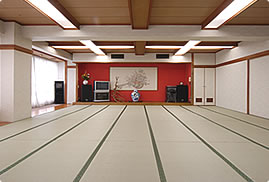 朝日の広間写真